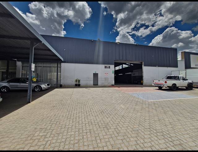 3,029M² WAREHOUSE TO LET IN CITY & SUBURBAN